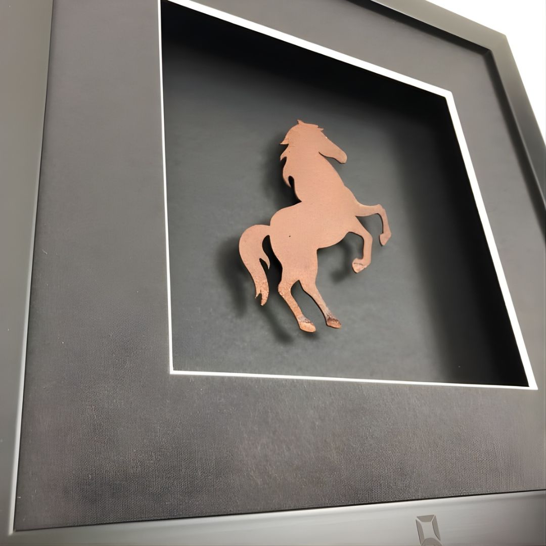 Quadratwerk Wandbild Detailansicht Urban Rust Horse 27cm - Rahmen Schwarz, Hintergrund Schwarz, Passepartout Schwarz/Weiß