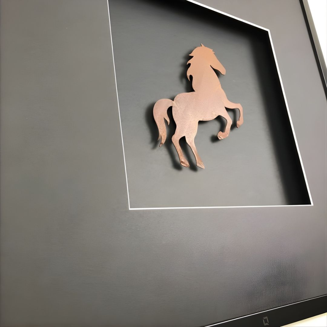 Quadratwerk Wandbild Detailaufnahme Urban Rust Pferd 58cm - Rahmen Schwarz, Hintergrund Schwarz, Passepartout Schwarz/Weiß