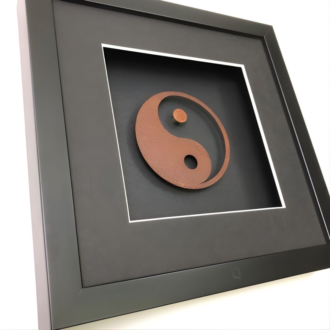 Quadratwerk Wandbild Detailaufnahme Urban Rust Yin & Yang 27cm - Rahmen Schwarz, Hintergrund Schwarz, Passepartout Schwarz/Weiß