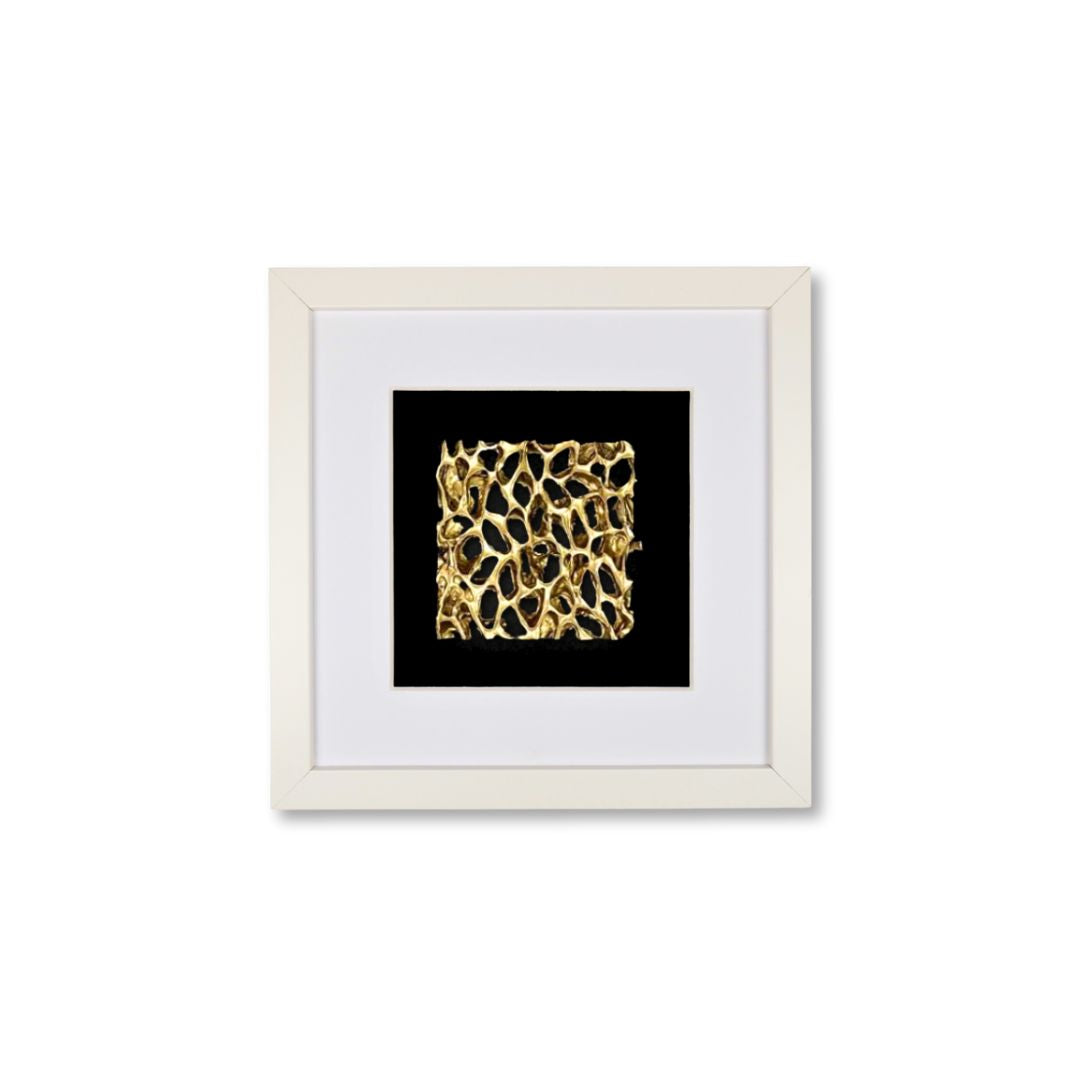 Quadratwerk Wandbild Magic Gold Quadrat 27cm - Rahmen Weiß, Hintergrund Schwarz, Passepartout Weiß/Weiß