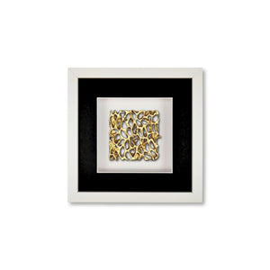 Quadratwerk Wandbild Magic Gold Quadrat 27cm - Rahmen Weiß, Hintergrund Weiß, Passepartout Schwarz/Weiß