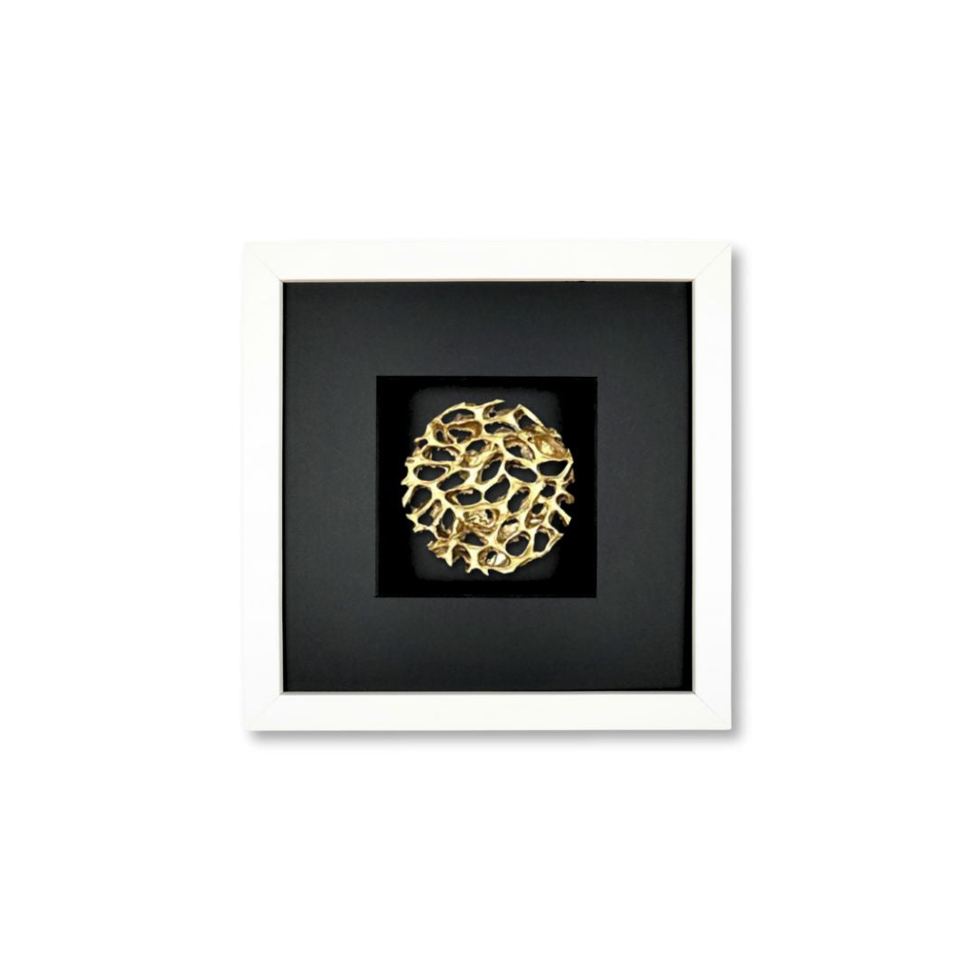 Quadratwerk Wandbild Magic Gold Rund 27cm - Rahmen Weiß, Hintergrund Schwarz, Passepartout Schwarz/Schwarz