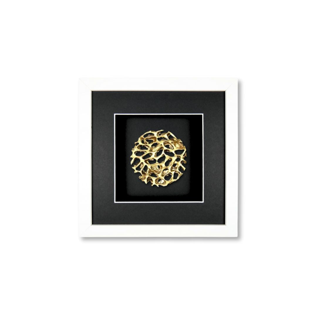 Quadratwerk Wandbild Magic Gold Rund 27cm - Rahmen Weiß, Hintergrund Schwarz, Passepartout Schwarz/Weiß