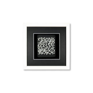 Quadratwerk Wandbild Magic Silver Quadrat 27cm - Rahmen Weiß, Hintergrund Schwarz, Passepartout Schwarz/Weiß