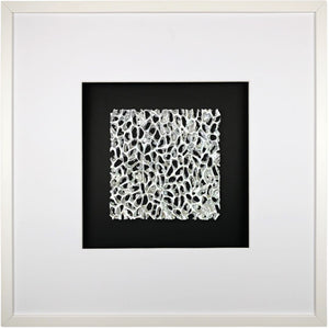 Quadratwerk Wandbild Magic Silver Quadrat 58cm - Rahmen Weiß, Hintergrund Schwarz, Passepartout Weiß/Weiß