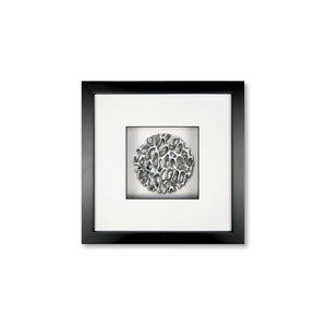 Quadratwerk Wandbild Magic Silver Rund 27cm - Rahmen Schwarz, Hintergrund Weiß, Passepartout Weiß/Schwarz