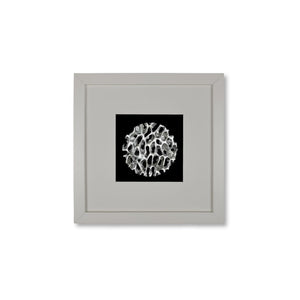 Quadratwerk Wandbild Magic Silver Rund 27cm - Rahmen Weiß, Hintergrund Schwarz, Passepartout Weiß/Schwarz