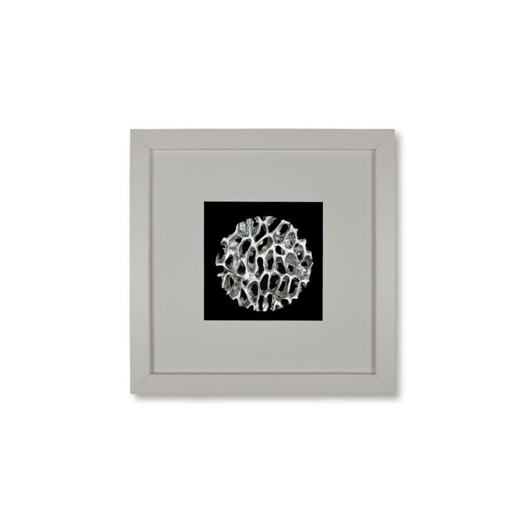 Quadratwerk Wandbild Magic Silver Rund 27cm - Rahmen Weiß, Hintergrund Schwarz, Passepartout Weiß/Schwarz