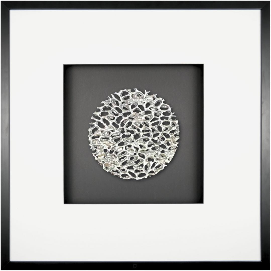 Quadratwerk Wandbild Magic Silver Rund 58cm - Rahmen Schwarz, Hintergrund Schwarz, Passepartout Weiß/Schwarz