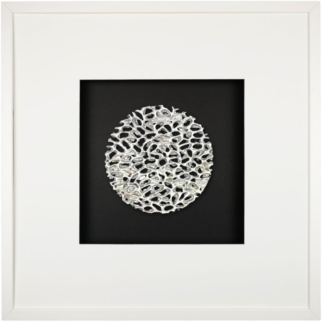 Quadratwerk Wandbild Magic Silver Rund 58cm - Rahmen Weiß, Hintergrund Schwarz, Passepartout Weiß/Schwarz