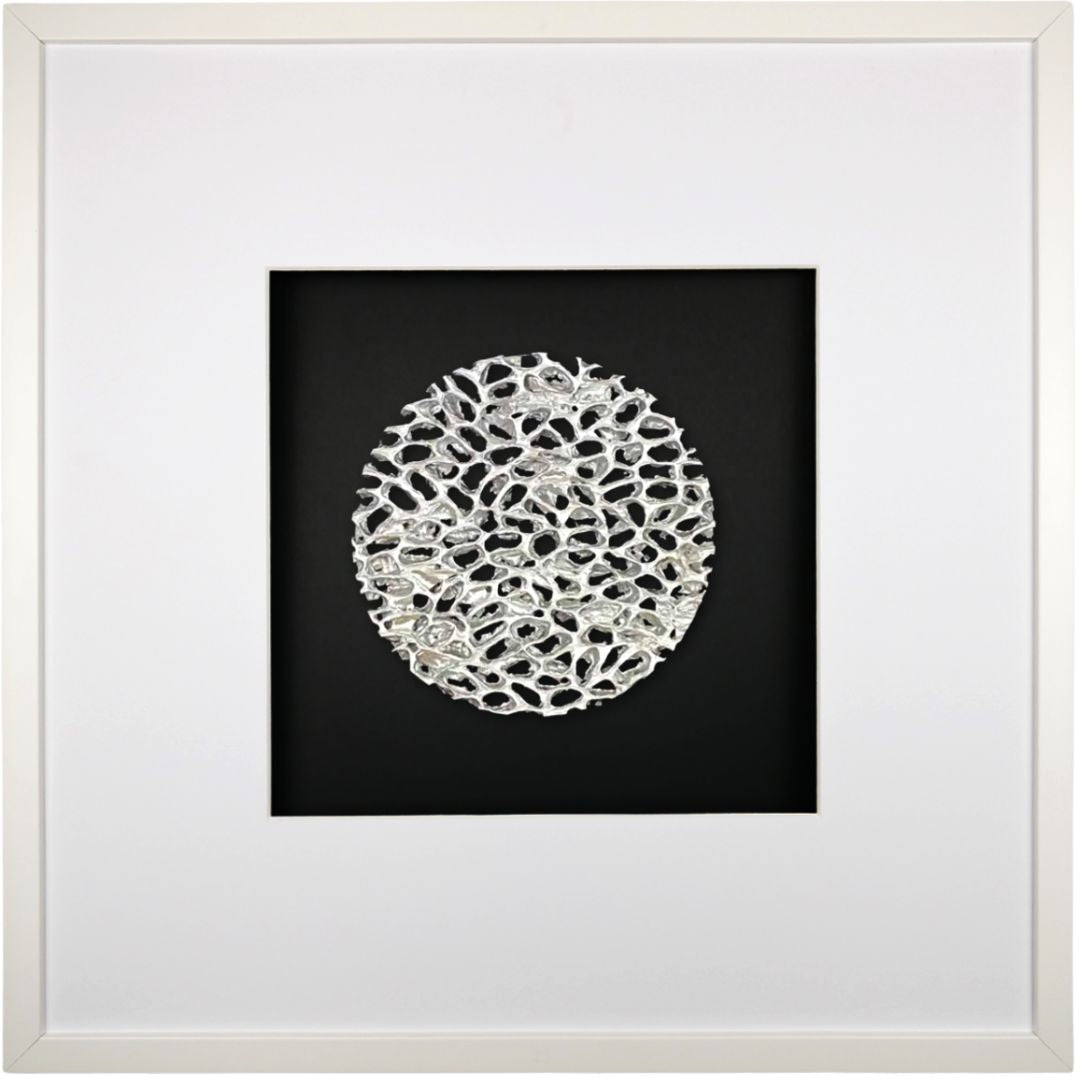 Quadratwerk Wandbild Magic Silver Rund 58cm - Rahmen Weiß, Hintergrund Schwarz, Passepartout Weiß/Weiß