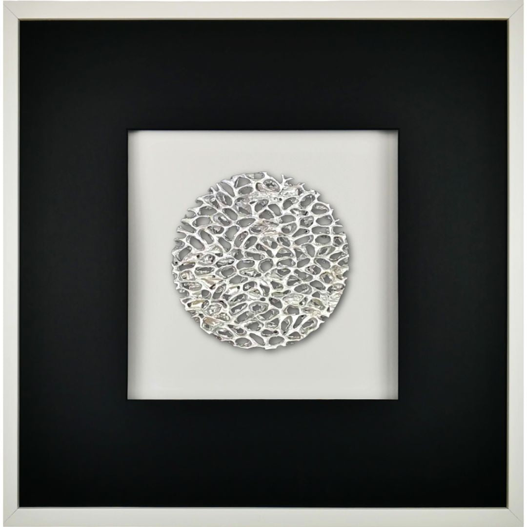 Quadratwerk Wandbild Magic Silver Rund 58cm - Rahmen Weiß, Hintergrund Weiß, Passepartout Schwarz/Schwarz