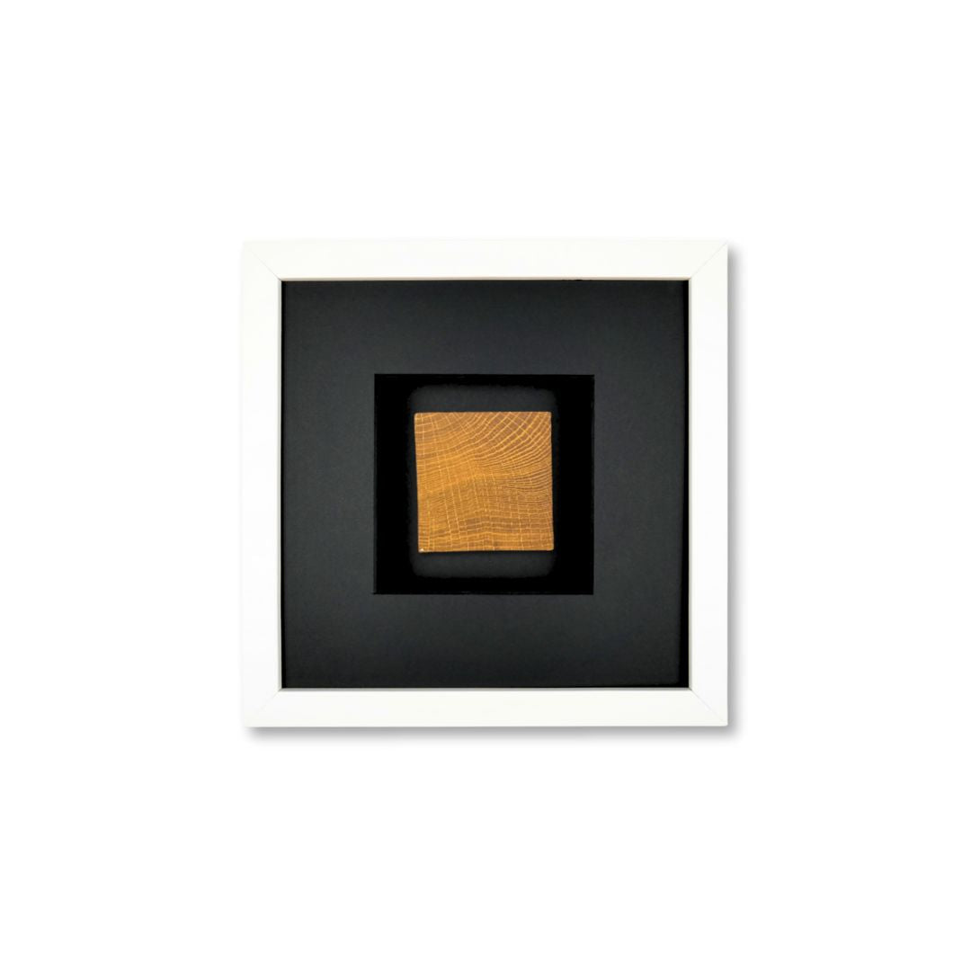 Quadratwerk Wandbild Noble Wood Quadrat 27cm - Rahmen Weiß, Hintergrund Schwarz, Passepartout Schwarz/Schwarz