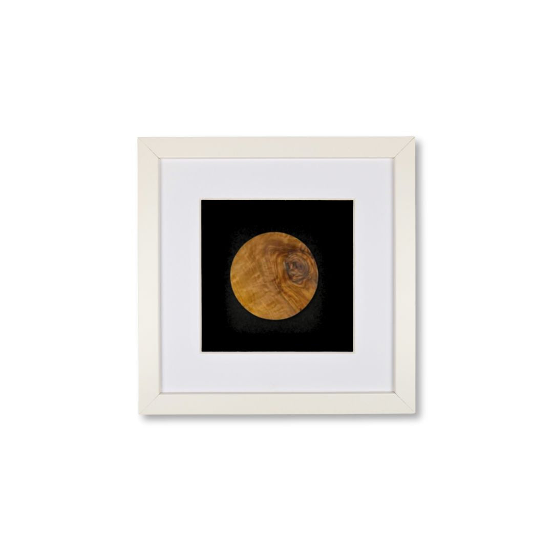 Quadratwerk Wandbild Noble Wood Rund 27cm - Rahmen Weiß, Hintergrund Schwarz, Passepartout Weiß/Weiß