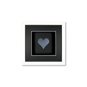 Quadratwerk Wandbild Pure Black Heart 27cm - Rahmen Weiß, Hintergrund Schwarz, Passepartout Schwarz/Weiß