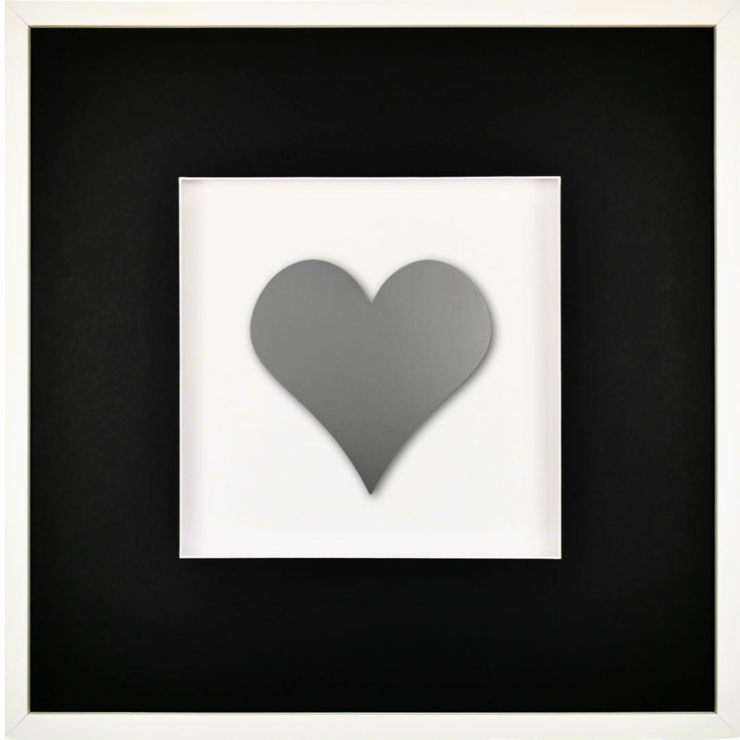 Quadratwerk Wandbild Pure Black Herz 58cm - Rahmen Weiß, Hintergrund Weiß, Passepartout Schwarz/Weiß