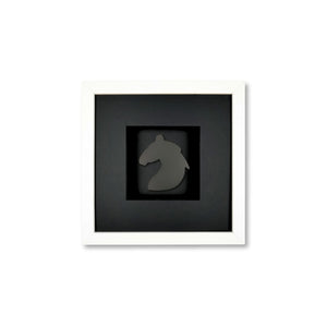 Quadratwerk Wandbild Pure Black Knight Pferdekopf 27cm - Rahmen Weiß, Hintergrund Schwarz, Passepartout Schwarz/Schwarz