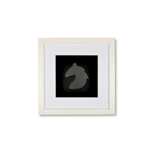 Quadratwerk Wandbild Pure Black Knight Pferdekopf 27cm - Rahmen Weiß, Hintergrund Schwarz, Passepartout Weiß/Weiß