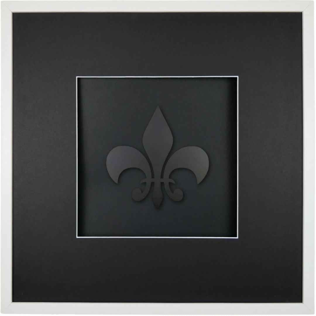 Quadratwerk Wandbild Pure Black Lilie 58cm - Rahmen Weiß, Hintergrund Schwarz, Passepartout Schwarz/Weiß