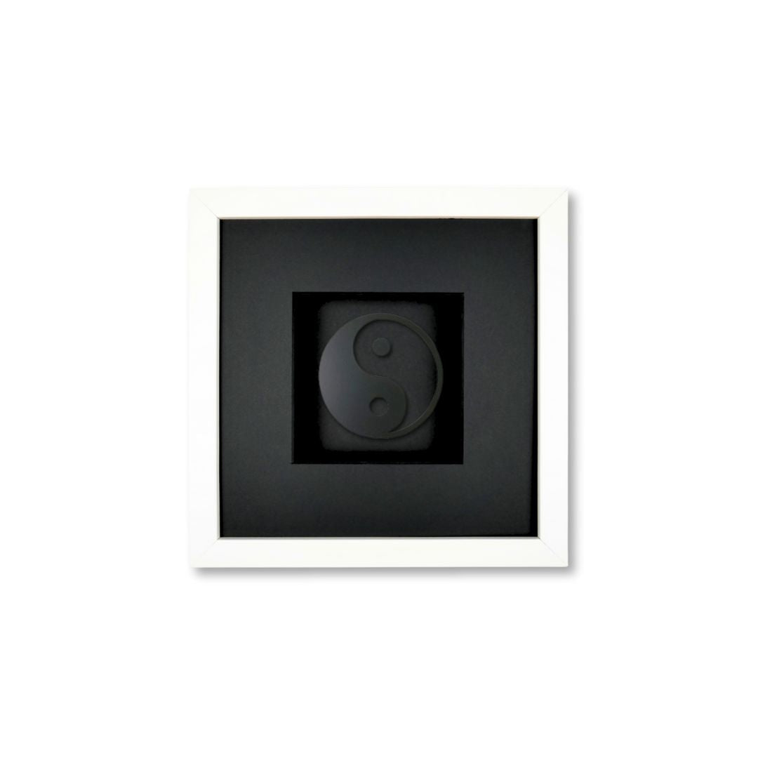 Quadratwerk Wandbild Pure Black Yin & Yan 27cm - Rahmen Weiß, Hintergrund Schwarz, Passepartout Schwarz/Schwarz