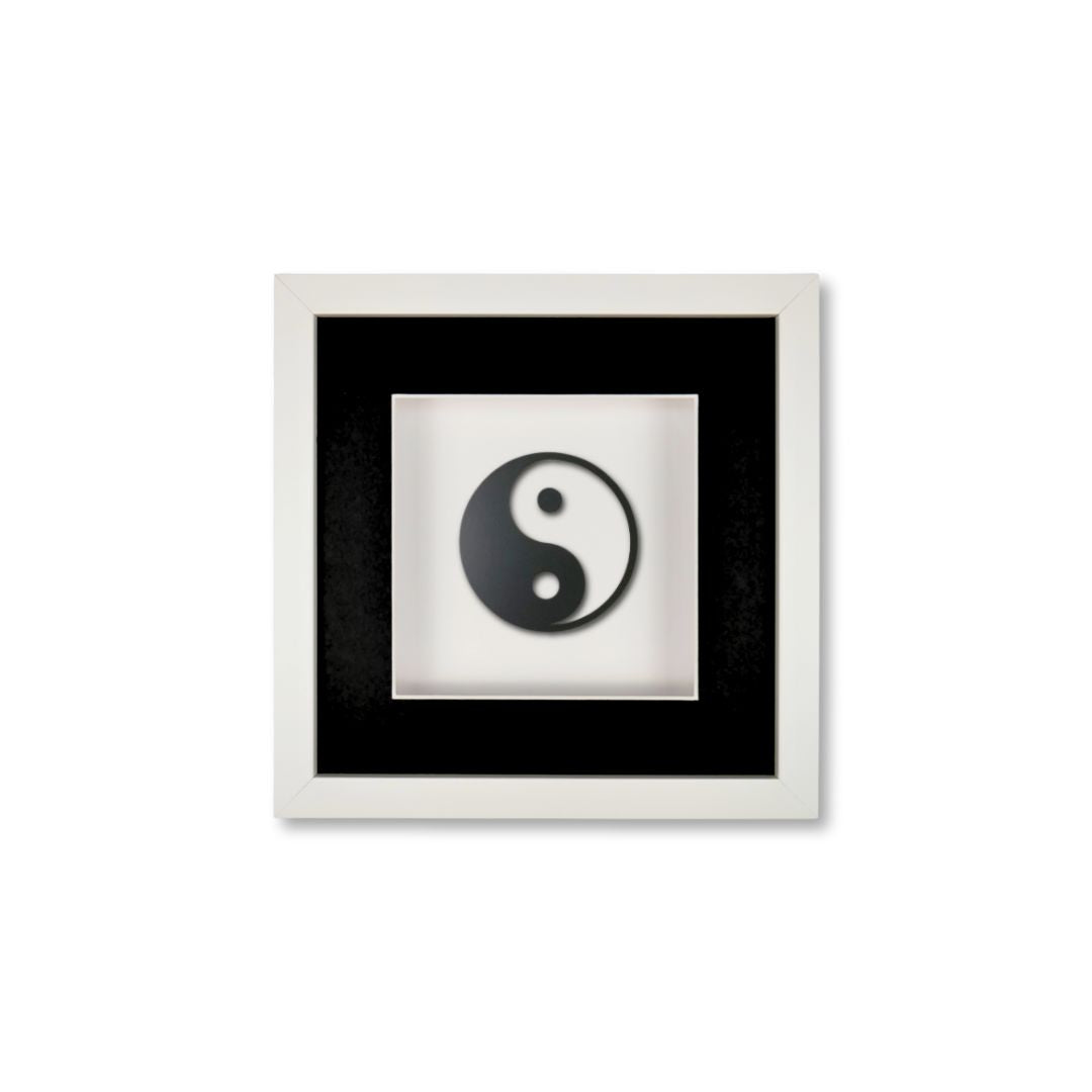 Quadratwerk Wandbild Pure Black Yin & Yan 27cm - Rahmen Weiß, Hintergrund Weiß, Passepartout Schwarz/Weiß