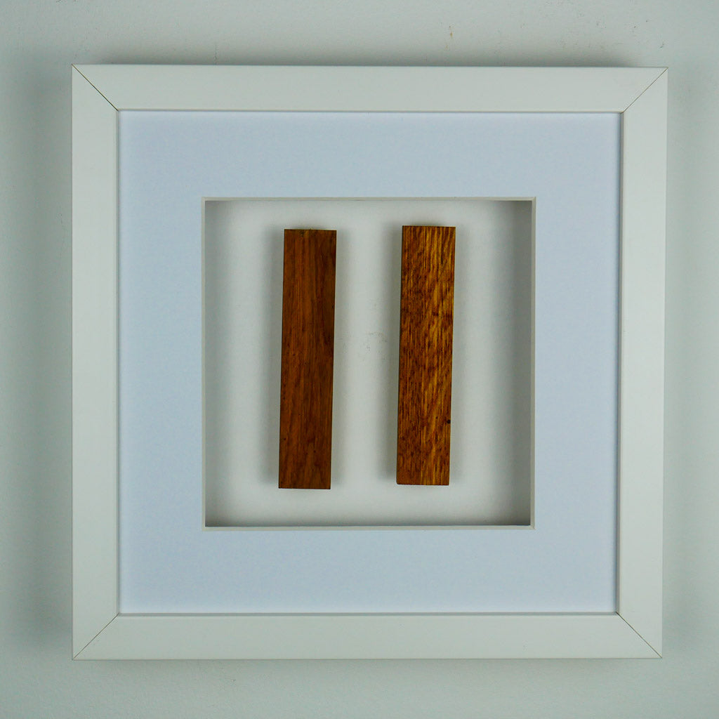 Wandbild SPECIAL EDITION Duo Oak Panels 27x27 cm – zwei vertikale Eichenholz-Reliefs in warmem Rotbraun, limitiertes 3D-Wandbild handgefertigt Made in Germany, weißer Rahmen