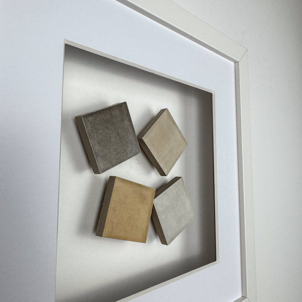 Seitenansicht Wandbild SPECIAL EDITION Terre Panels 27cm – Tiefe und Volumen der Betonreliefs, handgefertigt Made in Germany, weißer Rahmen Quadratwerk