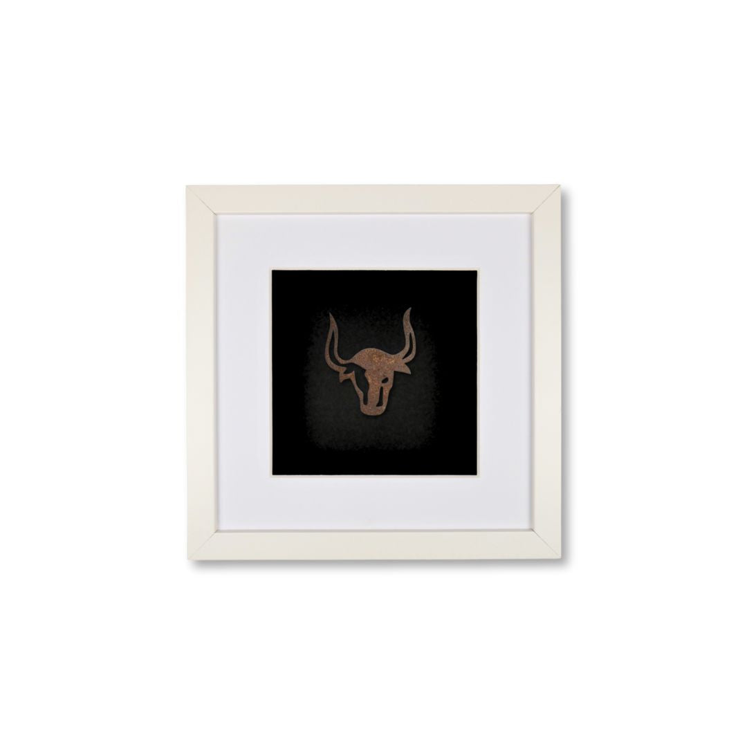 Quadratwerk Wandbild Nahaufnahme Urban Rust The Bull 27cm - Rahmen Weiß, Hintergrund Schwarz, Passepartout Weiß/Weiß
