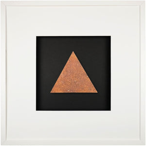 Quadratwerk Wandbild Urban Rust Dreieck 58cm - Rahmen Weiß, Hintergrund Schwarz, Passepartout Schwarz/Weiß