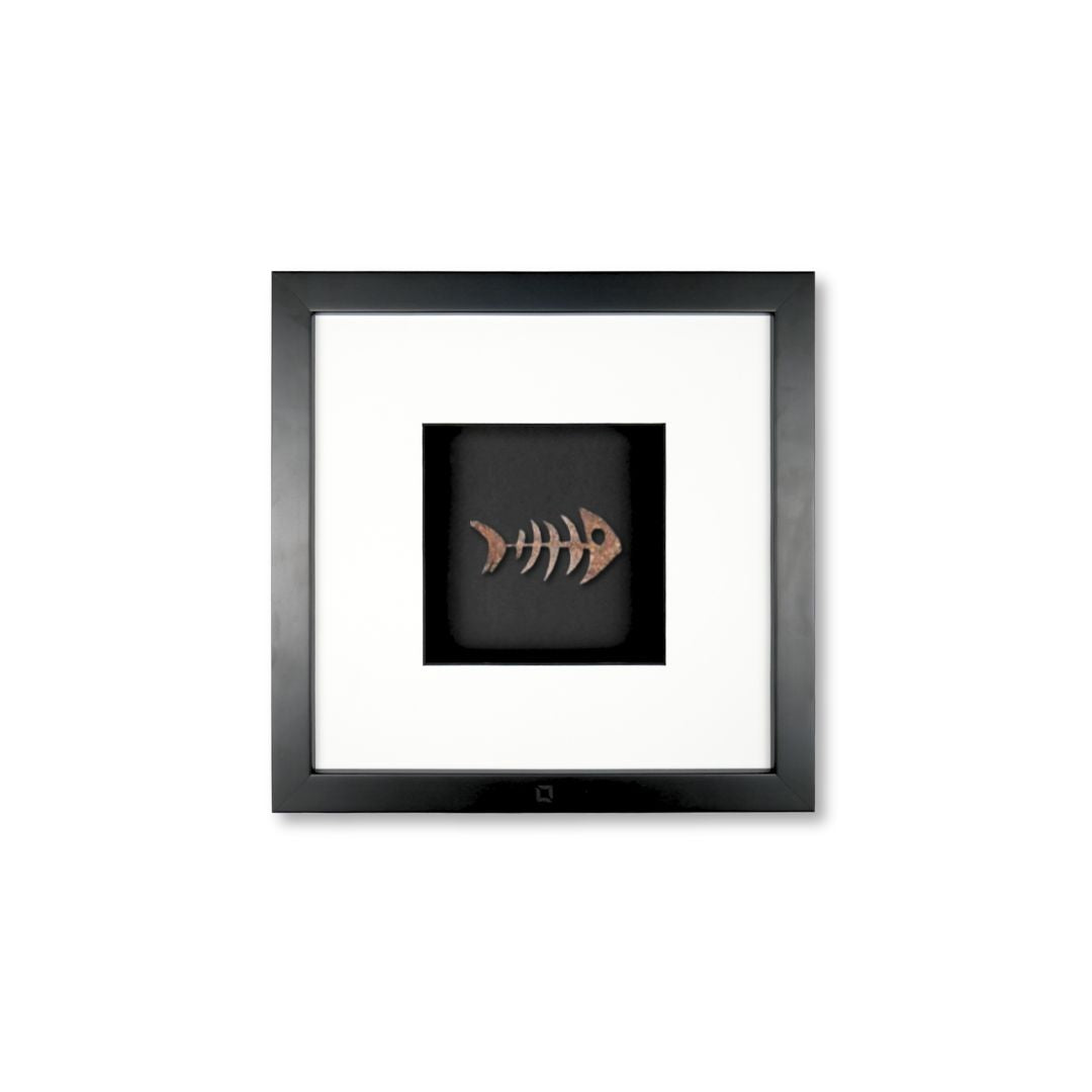 Quadratwerk Wandbild Detailaufnahme Urban Rust Fish 27cm - Rahmen Schwarz, Hintergrund Schwarz, Passepartout Weiß/Schwarz