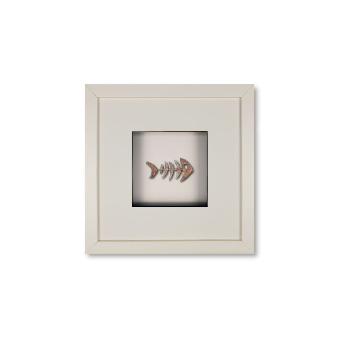 Quadratwerk Wandbild Detailaufnahme Urban Rust Fish 27cm - Rahmen Weiß, Hintergrund Weiß, Passepartout Weiß/Schwarz