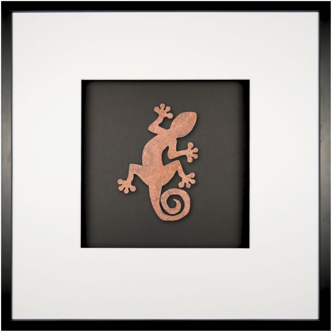 Quadratwerk Wandbild Urban Rust Gecko 58cm - Rahmen Schwarz, Hintergrund Schwarz, Passepartout Weiß/Weiß
