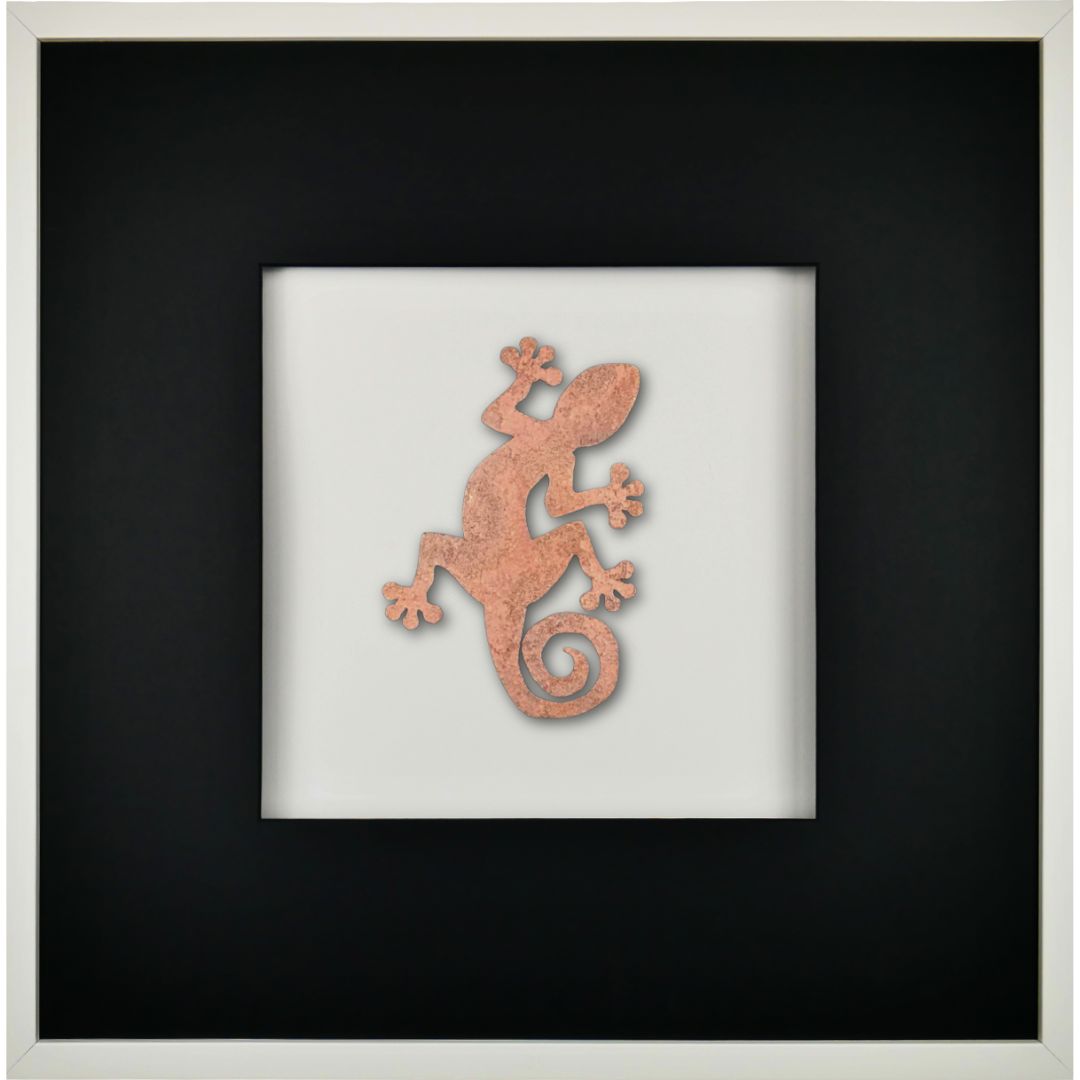 Quadratwerk Wandbild Urban Rust Gecko 58cm - Rahmen Weiß, Hintergrund Weiß, Passepartout Schwarz/Schwarz