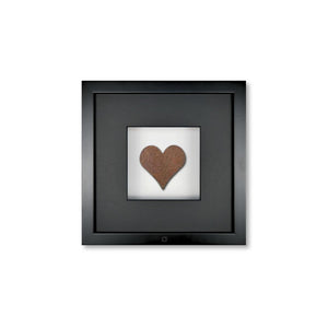 Quadratwerk Wandbild Urban Rust Heart 27cm - Rahmen Schwarz, Hintergrund Weiß, Passepartout Schwarz/Schwarz