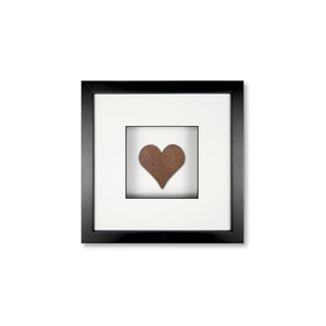 Quadratwerk Wandbild Urban Rust Heart 27cm - Rahmen Schwarz, Hintergrund Weiß, Passepartout Weiß/Schwarz