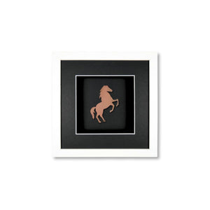 Quadratwerk Wandbild Urban Rust Horse 27cm - Rahmen Weiß, Hintergrund Schwarz, Passepartout Schwarz/Weiß