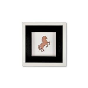 Quadratwerk Wandbild Urban Rust Horse 27cm - Rahmen Weiß, Hintergrund Weiß, Passepartout Schwarz/Weiß