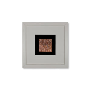 Quadratwerk Wandbild Urban Rust Quadrat 27cm - Rahmen Weiß, Hintergrund Schwarz, Passepartout Weiß/Schwarz