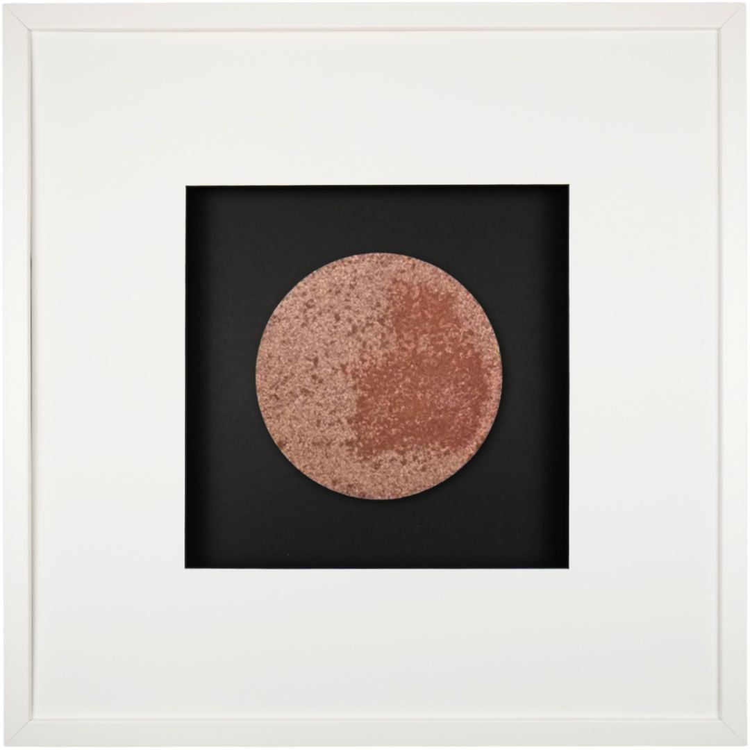 Quadratwerk Wandbild Urban Rust Rund 58cm - Rahmen Weiß, Hintergrund Schwarz, Passepartout Weiß/Schwarz