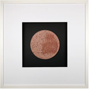 Quadratwerk Wandbild Urban Rust Rund 58cm - Rahmen Weiß, Hintergrund Schwarz, Passepartout Weiß/Weiß