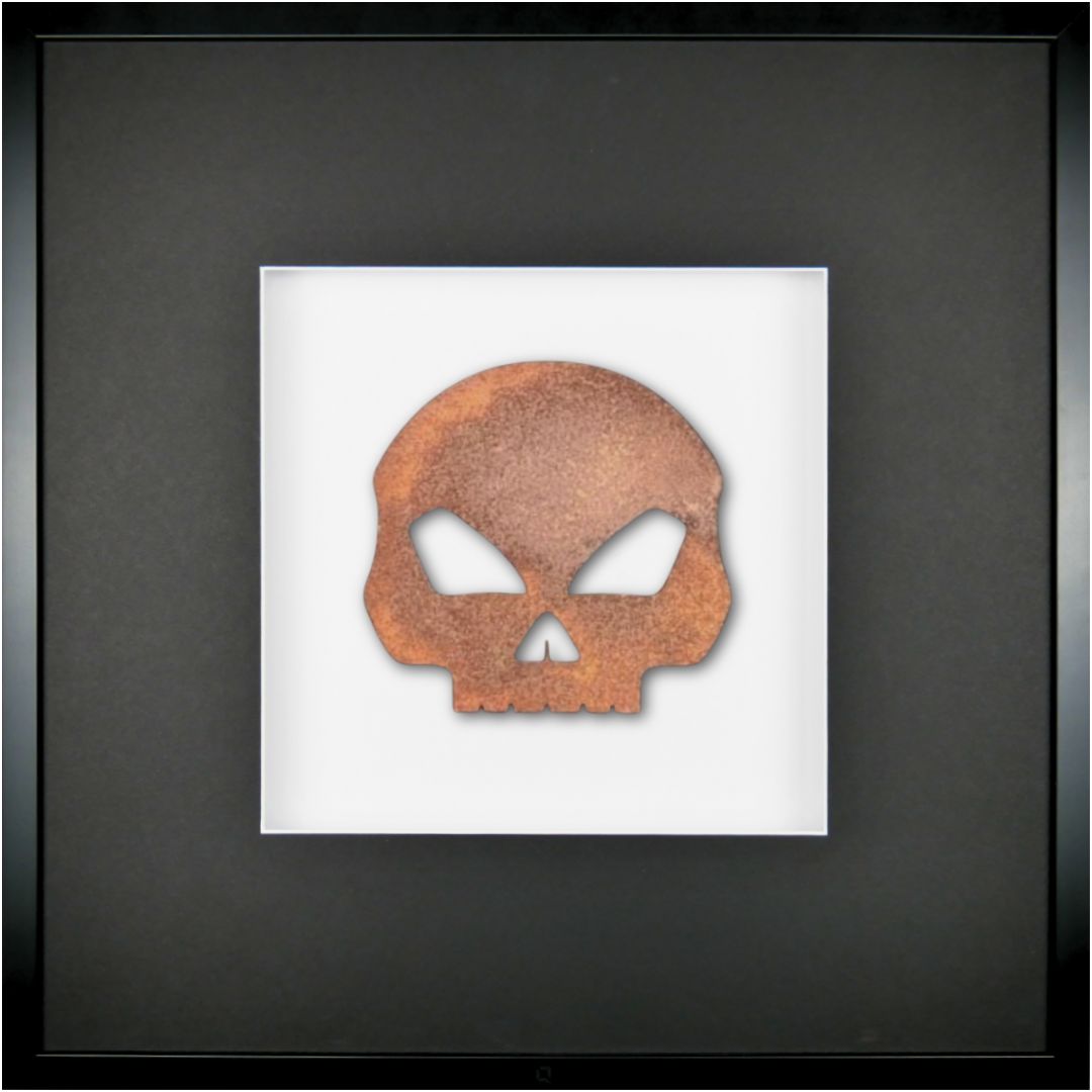 Quadratwerk Wandbild Urban Rust Totenkopf 58cm - Rahmen Schwarz, Hintergrund Weiß, Passepartout Schwarz/Weiß