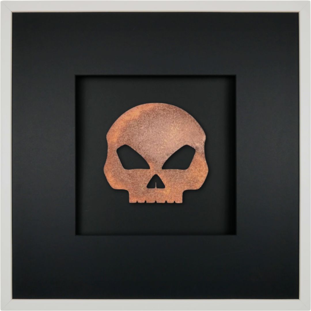 Quadratwerk Wandbild Urban Rust Totenkopf 58cm - Rahmen Weiß, Hintergrund Schwarz, Passepartout Schwarz/Schwarz
