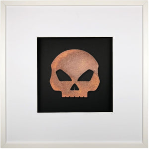 Quadratwerk Wandbild Urban Rust Totenkopf 58cm - Rahmen Weiß, Hintergrund Schwarz, Passepartout Weiß/Weiß