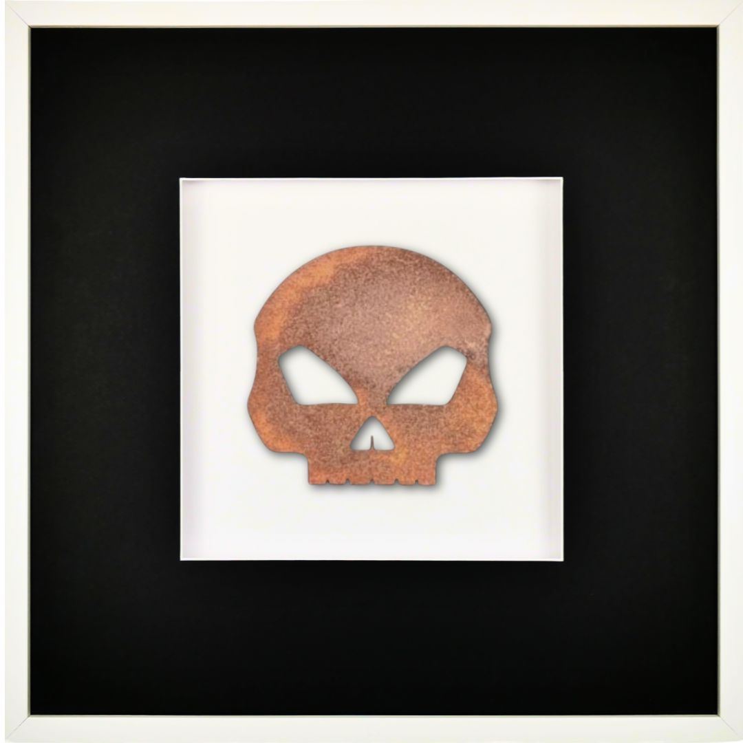 Quadratwerk Wandbild Urban Rust Totenkopf 58cm - Rahmen Weiß, Hintergrund Weiß, Passepartout Schwarz/Weiß