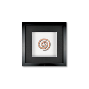 Quadratwerk Wandbild Detailaufnahme Urban Rust Spirale 27cm - Rahmen Schwarz, Hintergrund Weiß, Passepartout Schwarz/Weiß