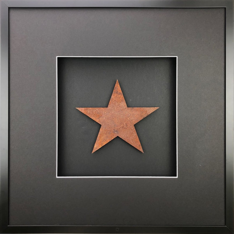 Quadratwerk Wandbild Nahaufnahme Urban Rust Star 58cm - Rahmen Schwarz, Hintergrund Schwarz, Passepartout Schwarz/Weiß