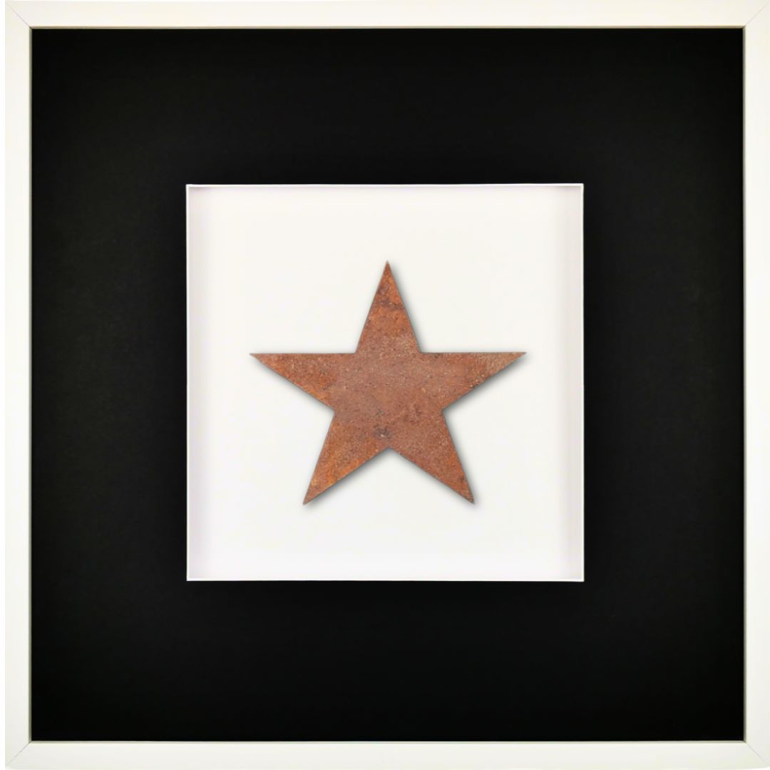 Quadratwerk Wandbild Urban Rust Star 58cm - Rahmen Weiß, Hintergrund Weiß, Passepartout Schwarz/Weiß