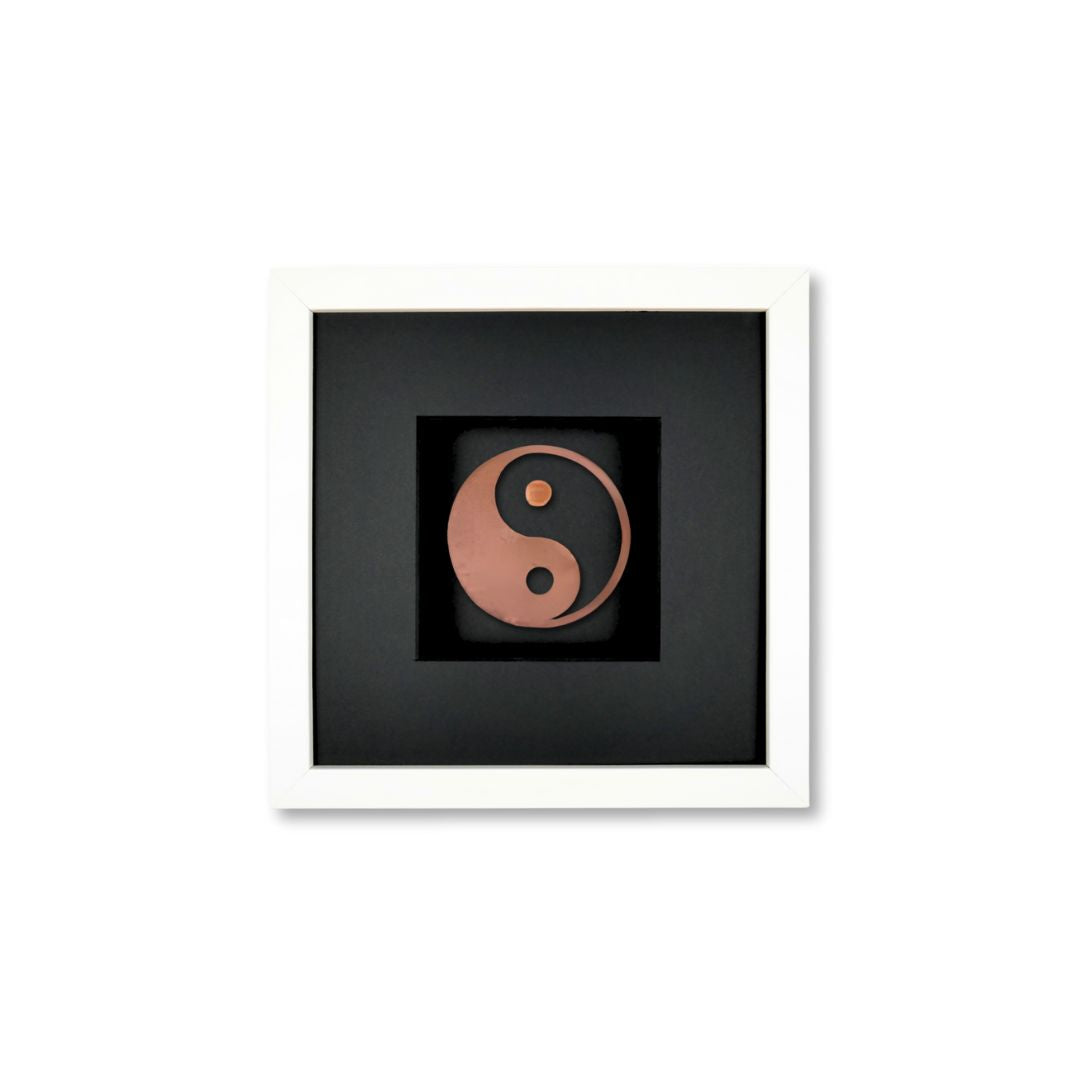 Quadratwerk Wandbild Nahaufnahme Urban Rust Yin & Yang 27cm - Rahmen Weiß, Hintergrund Schwarz, Passepartout Schwarz/Schwarz