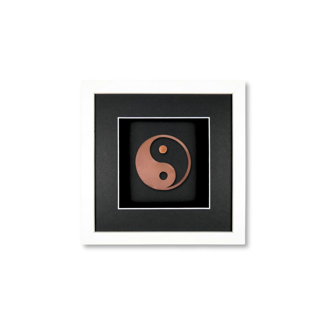 Quadratwerk Wandbild Nahaufnahme Urban Rust Yin & Yang 27cm - Rahmen Weiß, Hintergrund Schwarz, Passepartout Schwarz/Weiß