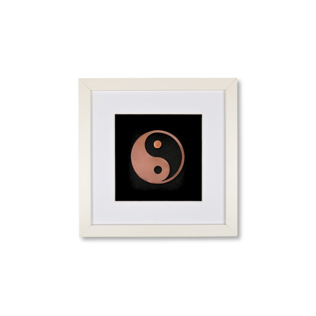 Quadratwerk Wandbild Nahaufnahme Urban Rust Yin & Yang 27cm - Rahmen Weiß, Hintergrund Schwarz, Passepartout Weiß/Weiß